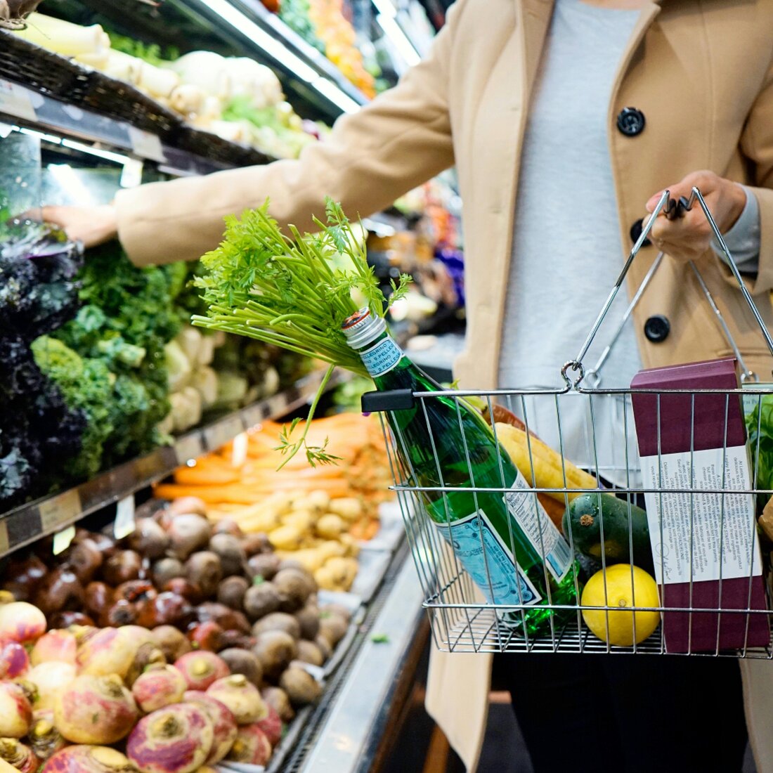 Banco frigo con prodotti alimentari europei
